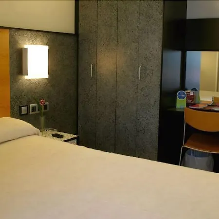 Faranda Pathos Gijon, Ascend Collection Szálloda 3*